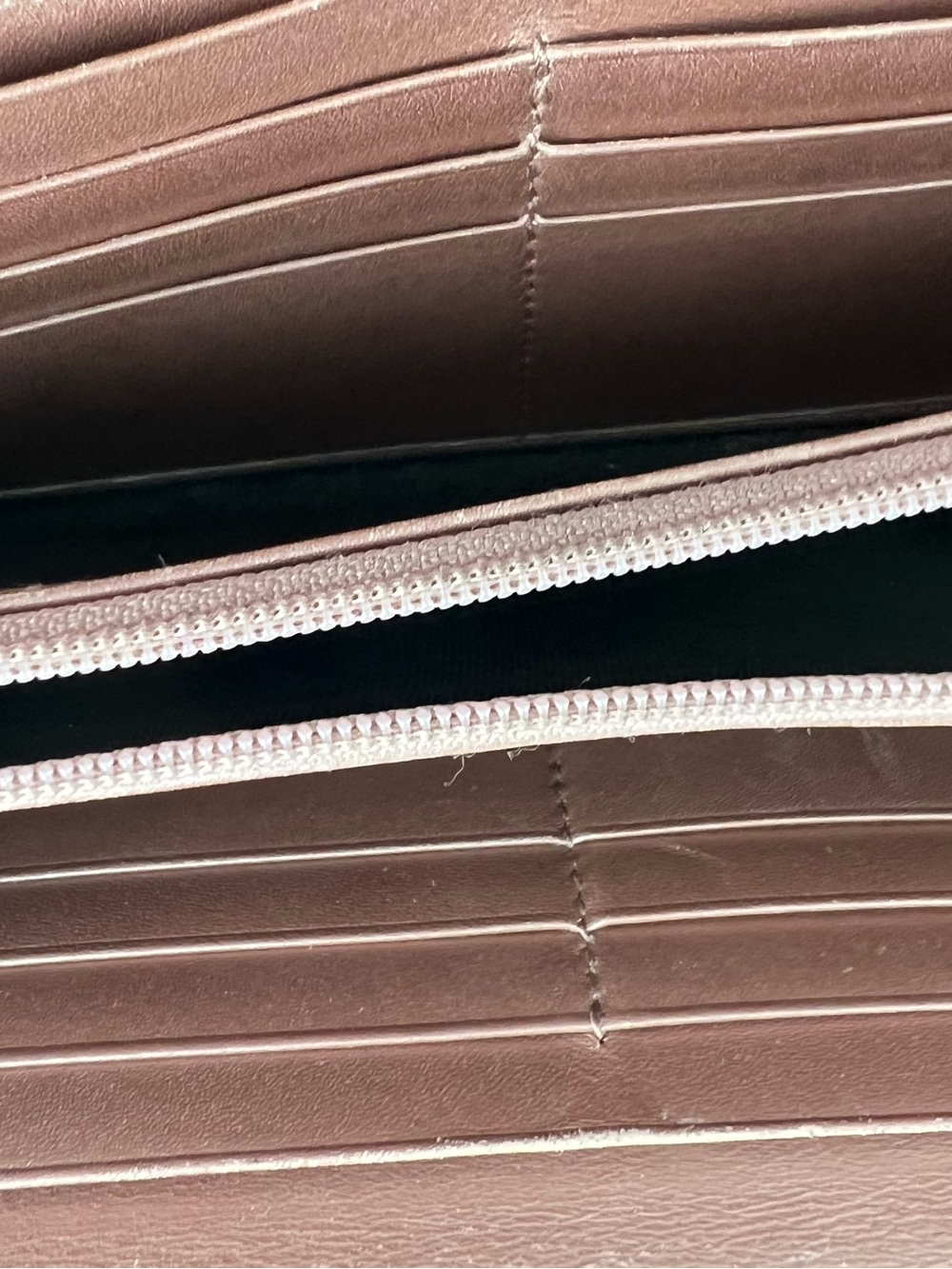 Gucci Rose Gold Microguccissima
Patent Leather Long Wallet - Picture 6 of 11